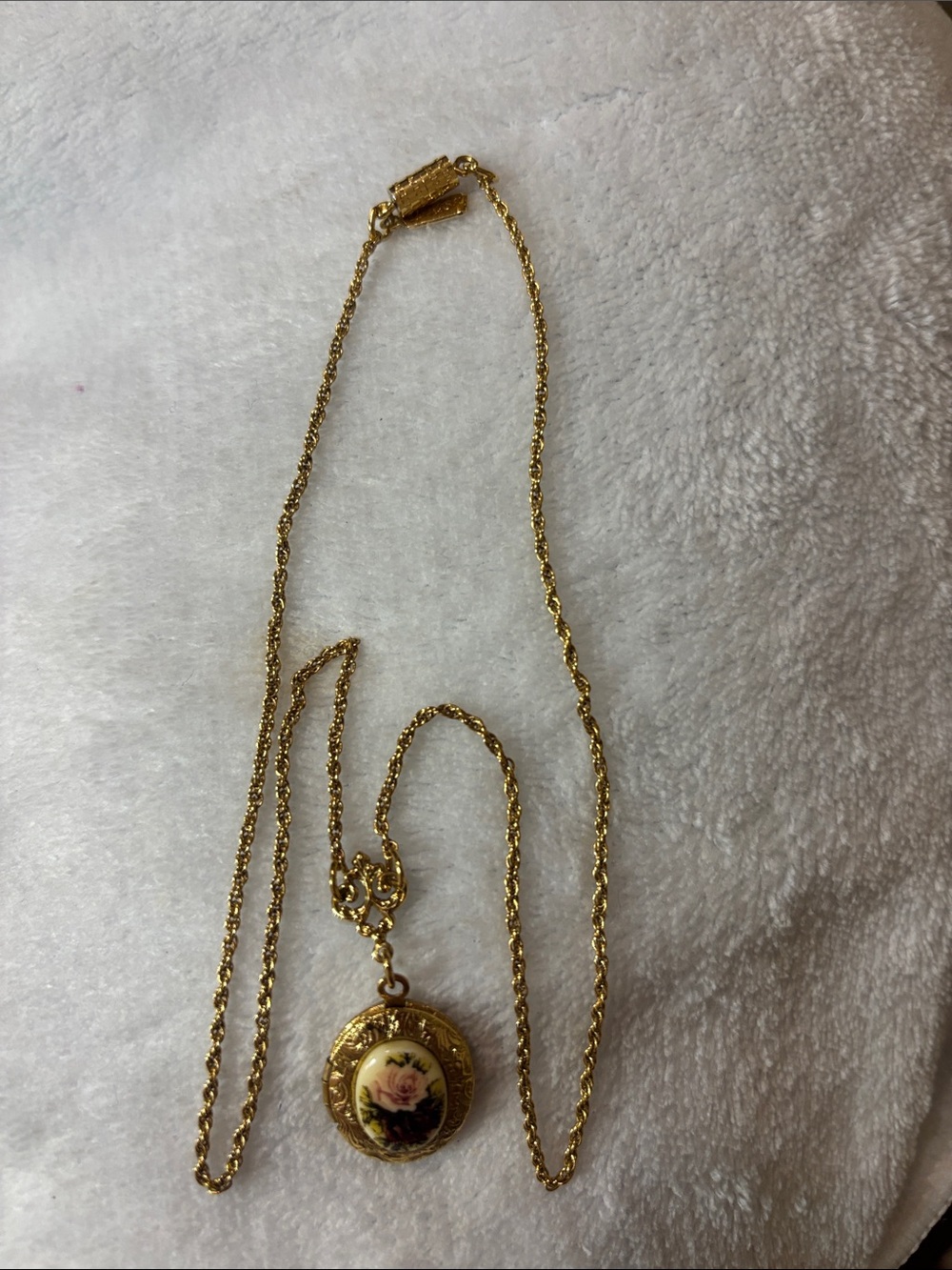 Vintage 1928 Gold-tone Floral Portrait Locket Necklace